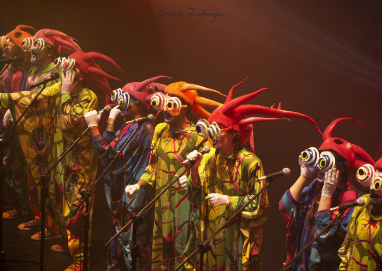 Espetáculo discute a importância do pensamento crítico, a partir de uma montagem lúdica e envolvente