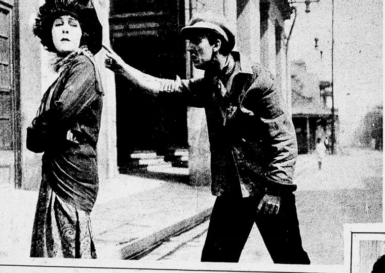 Syn de Conde entrou para o cinema americano após flertar com estrela do cinema mudo Alla Nazimova - com quem aparece contracenando acima