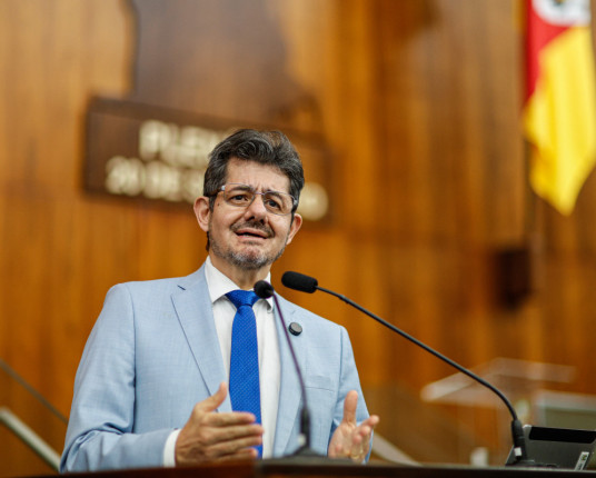 Tiago Simon é empossado deputado estadual do Rio Grande do Sul