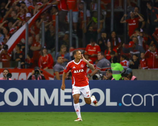 Com três gols de Alan Patrick, Inter vence o Atlético Nacional pela Libertadores