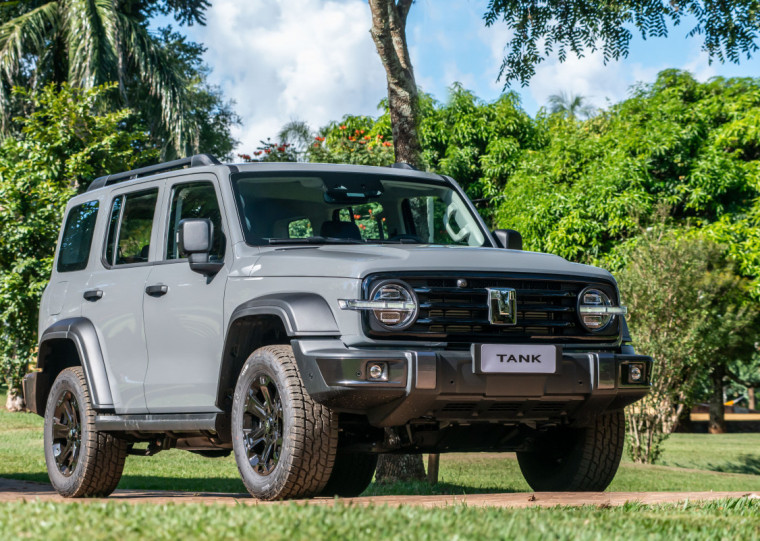 Carroceria mede 4.760 mm de comprimento, 1.930 mm de largura e 1.903 mm de altura