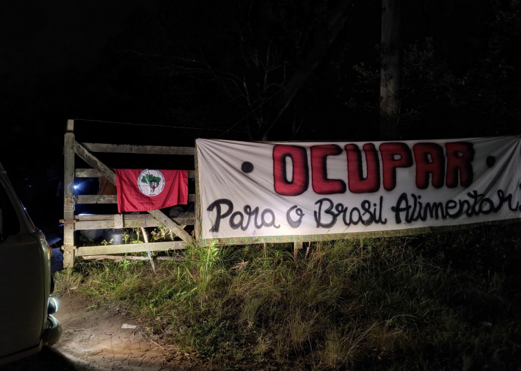 Um total de 400 sem terras ocuparam a área da CEEE Transmissão em Triunfo