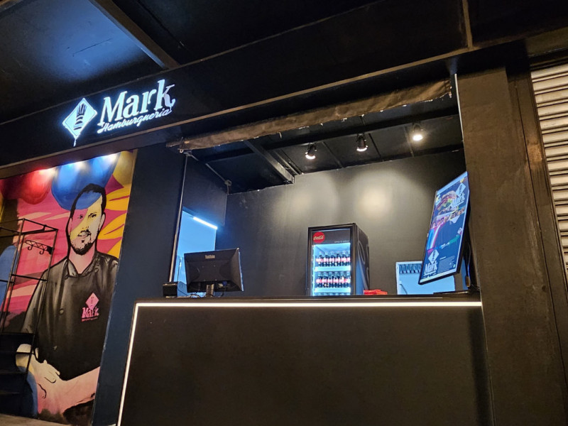 Nova unidade da Mark Hamburgueria começou a operar na Capital Foto: MARK HAMBURGUERIA/DIVULGAÇÃO/JC