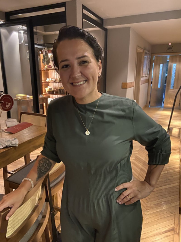 ￼ Lela Zaniol conferiu as novidades implementadas por Roberta Sudbrack, no Hotel Wood em Gramado | IVAN MATTOS/ESPECIAL/JC