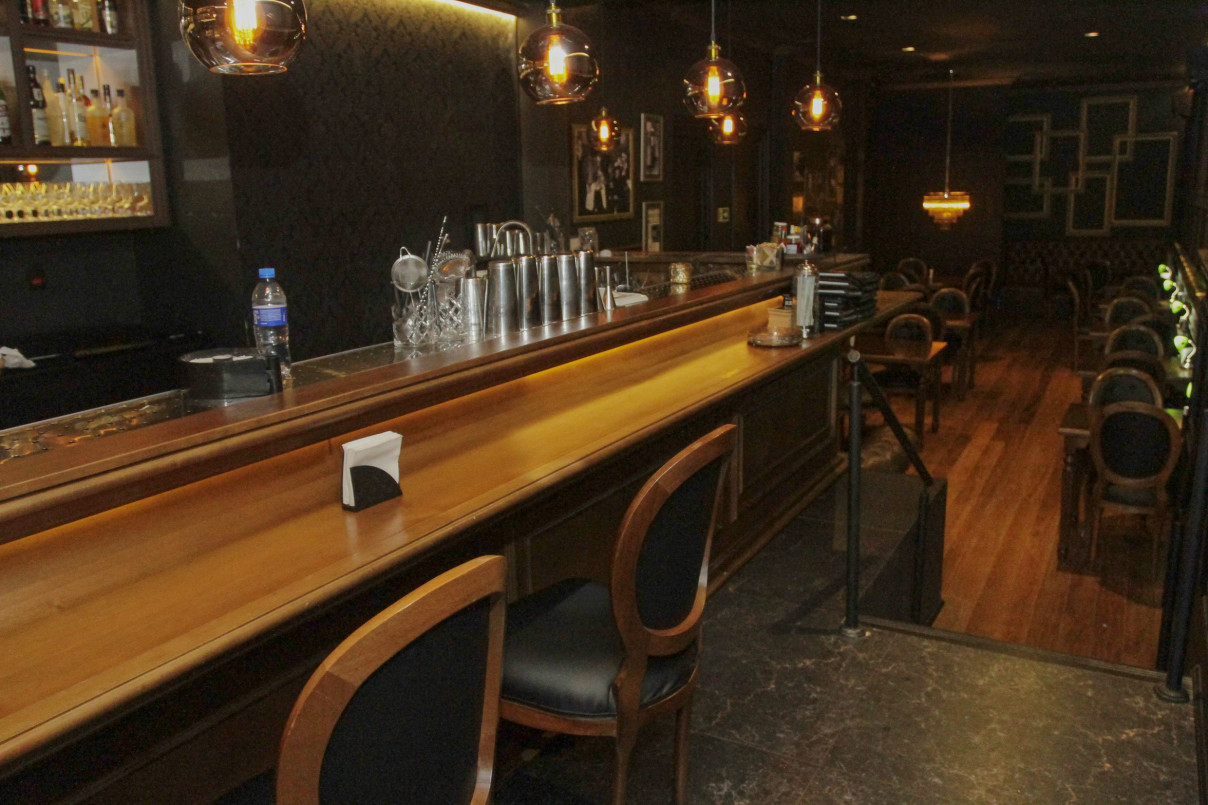 Preços muito baixos, lacres tortos, erros de impressão e odor semelhante a solventes são sinais de alerta | EVANDRO OLIVEIRA/JC