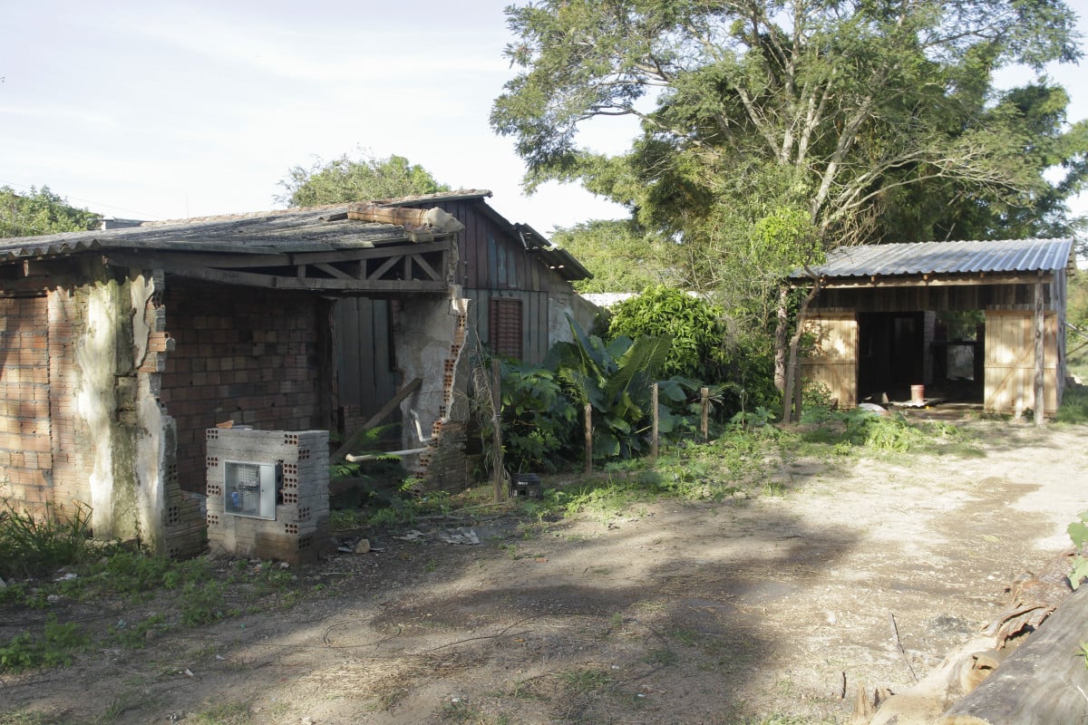 Ainda há muitos locais abandonados em todas as regiões da cidade | EVANDRO OLIVEIRA/JC
