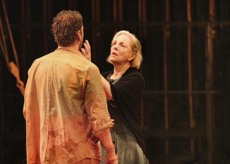 Peça de teatro multipremiada é um retrato singular da vivência LGBTQIA+