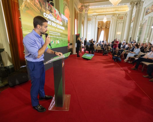 "Até 2027 serão investidos mais de R$ 14 bilhões", diz Leite durante balanço do Plano Rio Grande