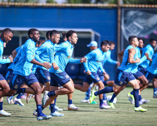 Grêmio e Vitória se enfrentam em confronto direto para fugir do Z-4 no Brasileirão