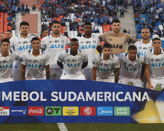 Mesmo sem convencer, Grêmio é seguro e decidirá em casa sua vida na Sul-Americana