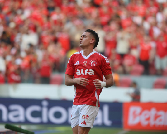 Borré sente a posterior da coxa e preocupa para sequência do Inter