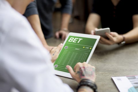 Bets avisam clubes sobre fim imediato de patrocínios caso governo proíba apostas; times já buscam outras empresas