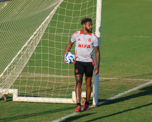 Com tendência de time misto, Inter tem dúvida no ataque contra o Maracanã