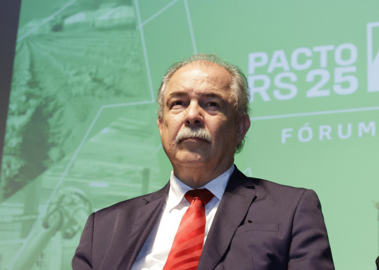 Segundo o presidente do BNDES, Aloizio Mercadante, a prioridade neste momento é oferecer crédito incentivado para as empresas que tiveram prejuízo por conta da tarifação