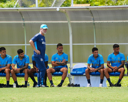 Grêmio e Mano Menezes buscam reabilitação contra o CSA pela Copa do Brasil