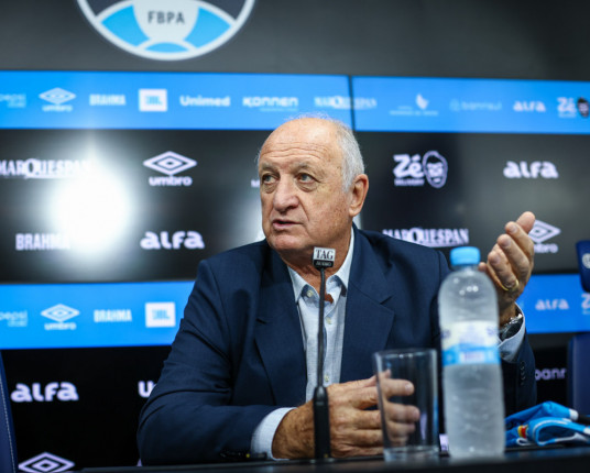 Felipão é apresentado no Grêmio e adota discurso de 'ouvir bastante e falar pouco'