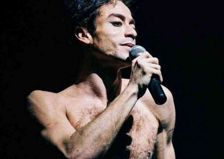 'Homem com H' discute os momentos da vida e os destaques da obra do ex-vocalista do Secos e Molhados