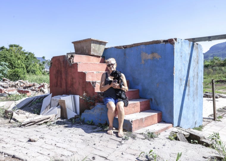 Com a morte do marido, o shitzu Chico é a companhia de Maria Terezinha