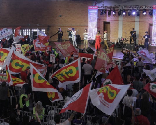 Em ato unificado, centrais sindicais celebram e refletem o Dia do Trabalhador