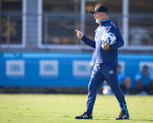 Pressionado, Grêmio recebe o Santos no primeiro jogo de Mano diante da torcida