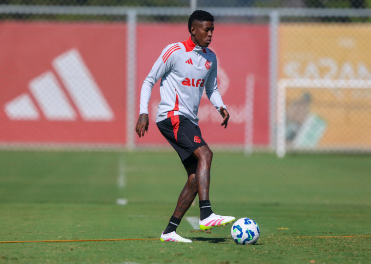 Colorado terá força máxima com Vitão de volta após ser poupado no último jogo