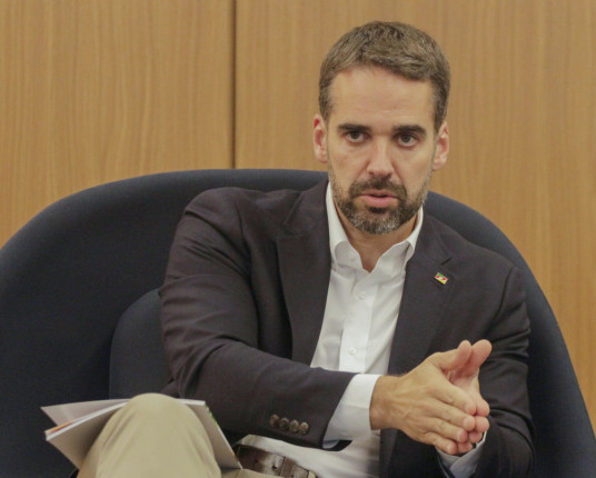 Contratações das obras de proteção iniciam em 2026, diz Eduardo Leite