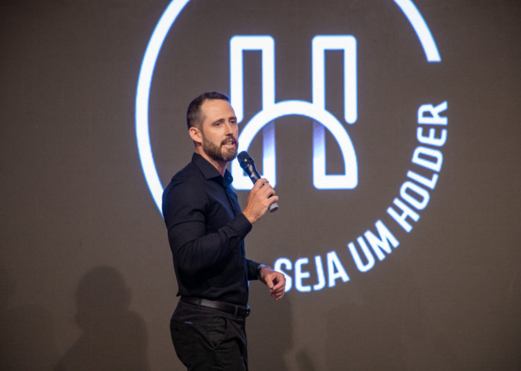 Com o cenário de juros altos, Schwingel diz que há oportunidades para todos os tipos de investidores