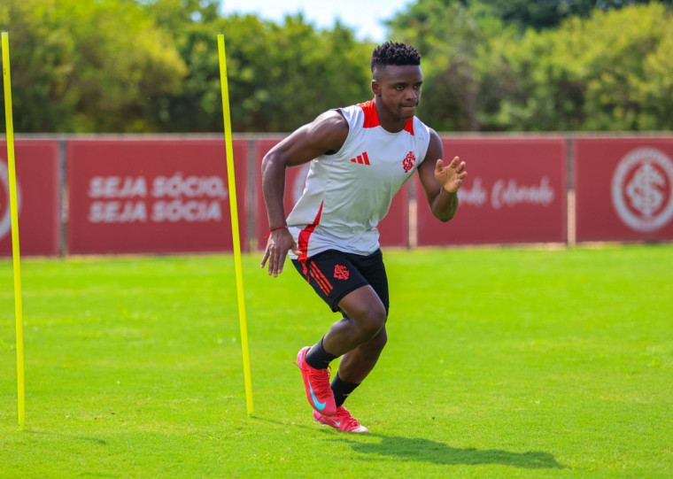 De fora do duelo pelo Brasileirão, o ponta deve ser opção na Libertadores