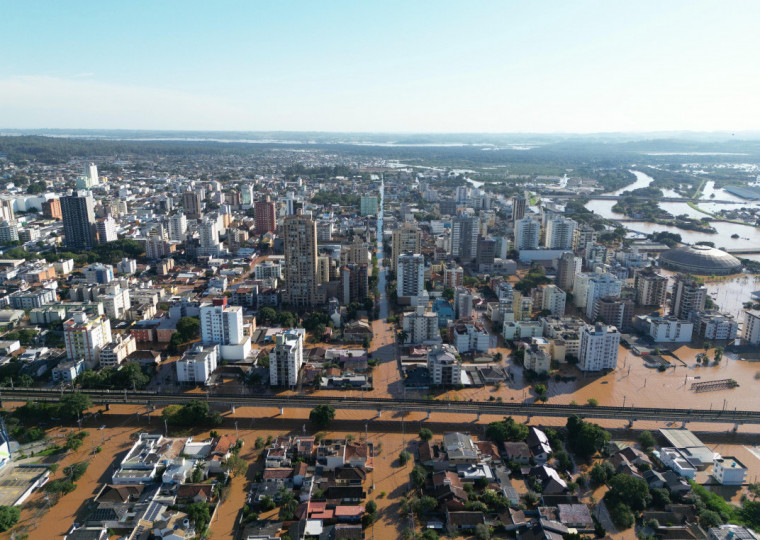 Prefeitura afirma que o transbordo do Dique 940 iniciou na madrugada do sábado (4)