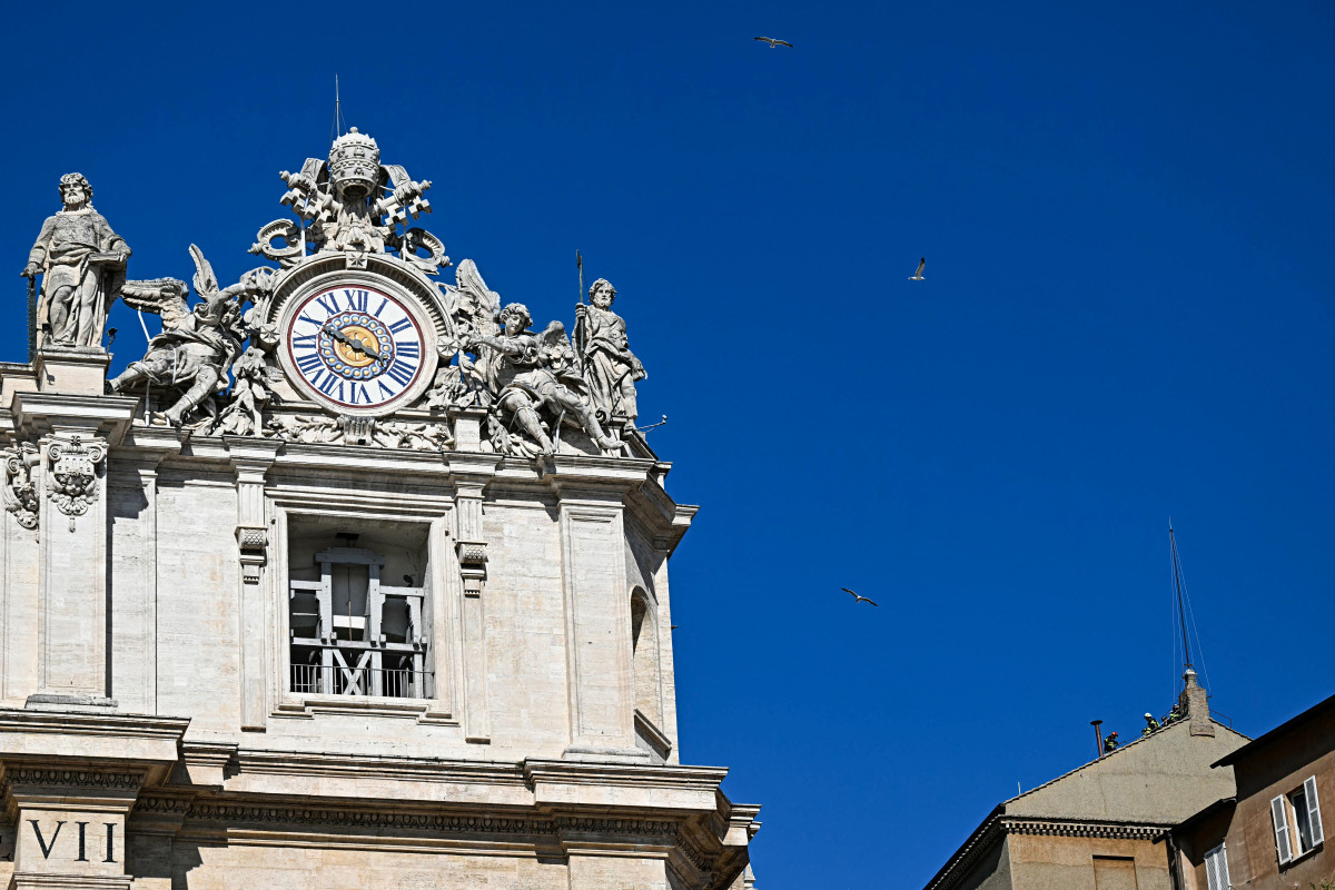 Chamin&eacute; &eacute; claramente vis&iacute;vel da vizinha Pra&ccedil;a de S&atilde;o Pedro |  AFP/DIVULGA&Ccedil;&Atilde;O/JC