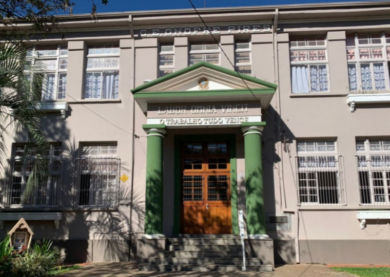 No Col&eacute;gio Estadual Onofre Pires, em Santo &Acirc;ngelo, o investimento de R$ 332 mil permitiu a recupera&ccedil;&atilde;o das instala&ccedil;&otilde;es el&eacute;tricas
