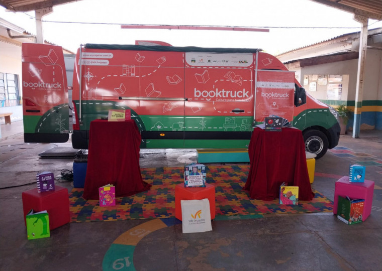 H&aacute; um acervo de mais de 500 livros, materiais l&uacute;dicos e recursos digitais