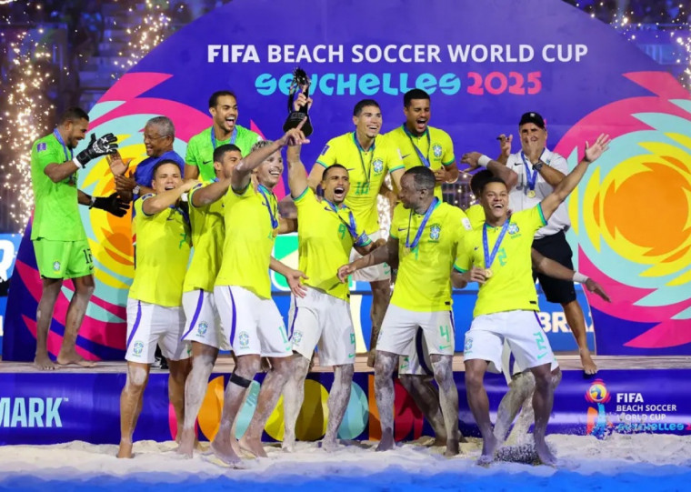 Maior vencedora do torneio, seleção venceu por 4 a 3 na manha deste domingo