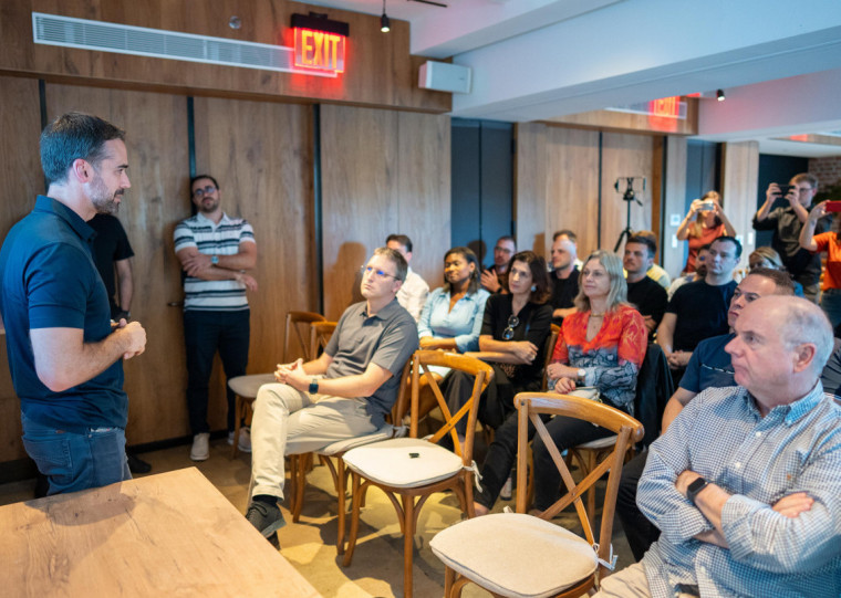 Governador Eduardo Leite deu as boas-vindas aos grupo de cerca de 50 pessoas que acompanharão a programação inserida na Brazilian Week
