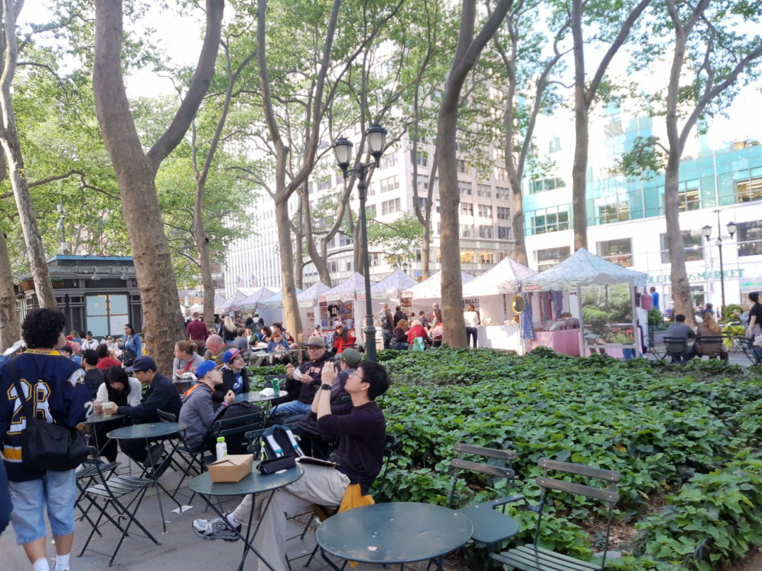 Movimento  no Bryant Park em NY | FERNANDA CRANCIO/ESPECIAL/JC
