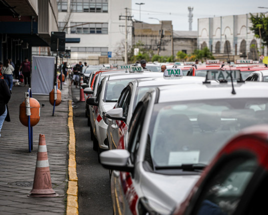 EPTC libera corredores de ônibus para táxis em dias de jogos do Internacional