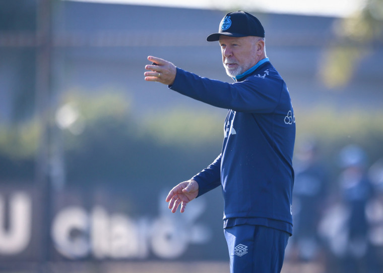 Técnico Mano Menezes promoverá mudanças na postura da equipe 