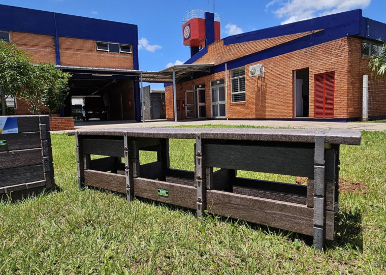 Itens foram produzidos a partir de sacolas pl&aacute;sticas