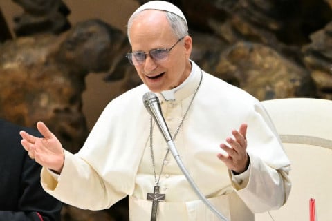 Papa Leão XIV defende liberdade de imprensa ao comentar veto de Trump a veículos