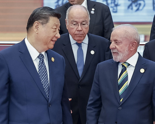 Lula e Xi Jinping defendem 'negociação de paz imediata' entre Ucrânia e Rússia