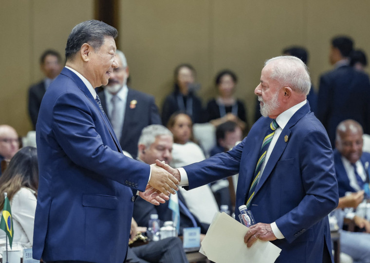 Wang Yi defendeu ainda uma comunicação mais próxima e a adoção de uma posição em comum de ambos os países