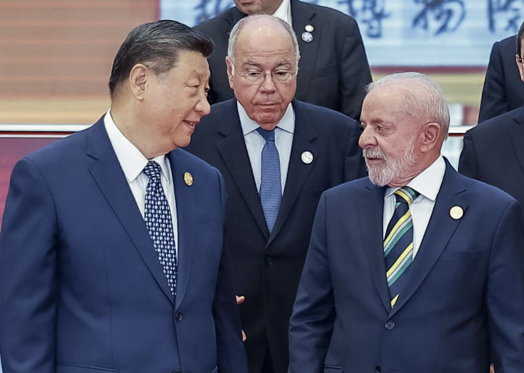  Luiz Inácio Lula da Silva e Xi Jinping defenderam que as conversas diretas "comecem o quanto antes"