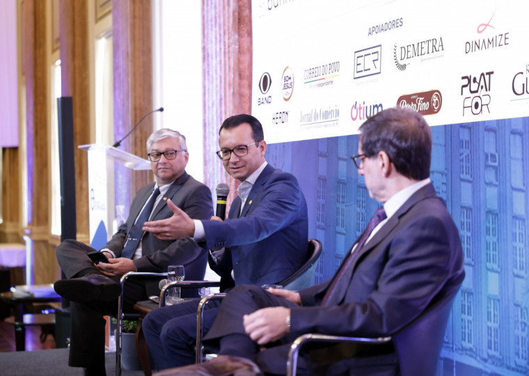 Ricardo Neves Pereira, subsecretário da Receita Estadual no Rio Grande do Sul; Anderson Trautman Cardoso, sócio do escritório Souto Correa Advogados; e Milton Terra Machado, Doutor em Direito Tributário, participaram do Menu Poa