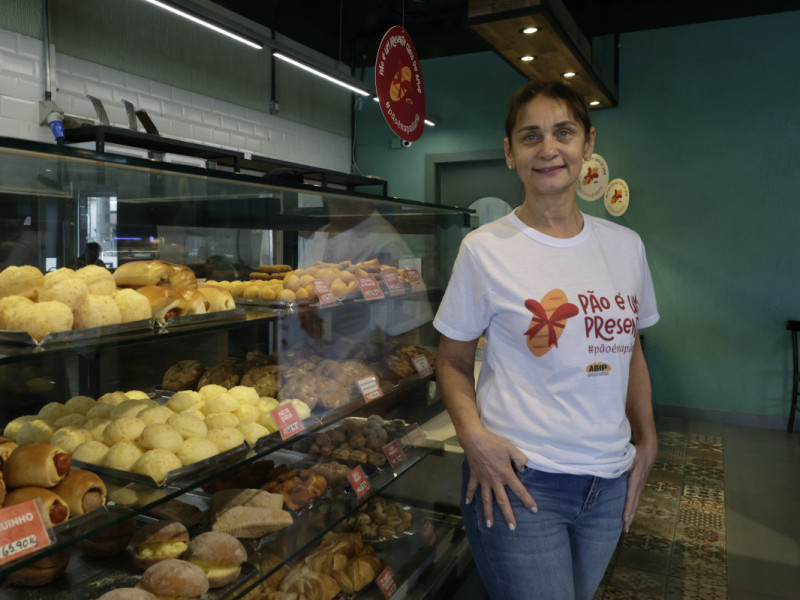Carla Carnevali Gomes &eacute; o nome &agrave; frente da Padaria e Panificadora Aparecida Foto: T&Acirc;NIA MEINERZ/JC