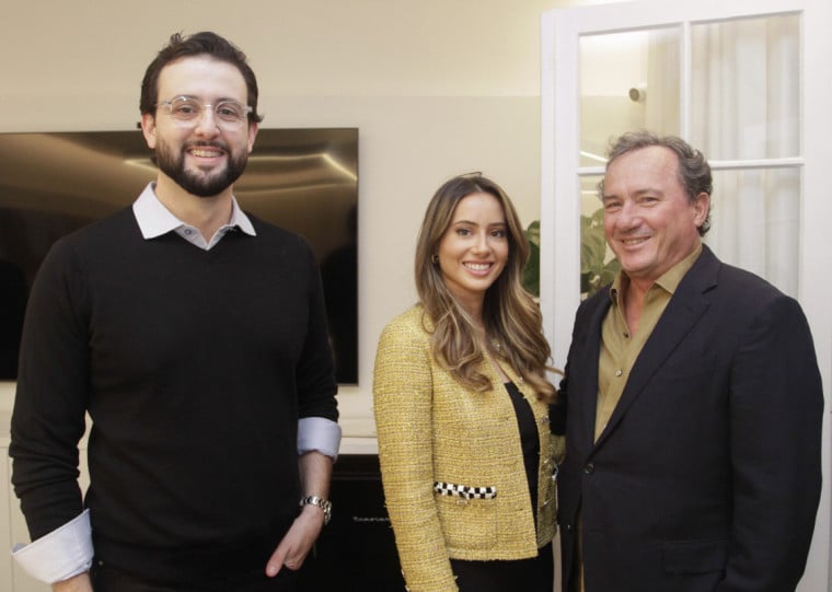 Daniel Goldsztein, Júlia Dal Magro e Rogério Dal Magro receberam convidados esta semana em sua sede na Casa Woss, em um casarão emblemático de 130 anos, no Moinhos de Vento, em Porto Alegre, para um novo lançamento 
imobiliário.