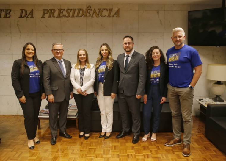 Pioner (2&ordm; da esq p/ dir), com integrantes da Federa&ccedil;&atilde;o Varejista, destaca apoio da AL