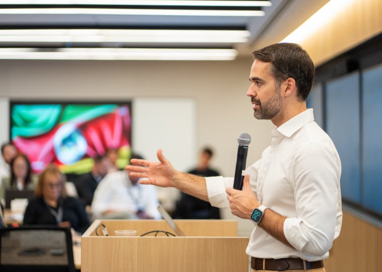 Governador Eduardo Leite revelou que o Estado trabalha na implantação de uma ferramenta de IA própria