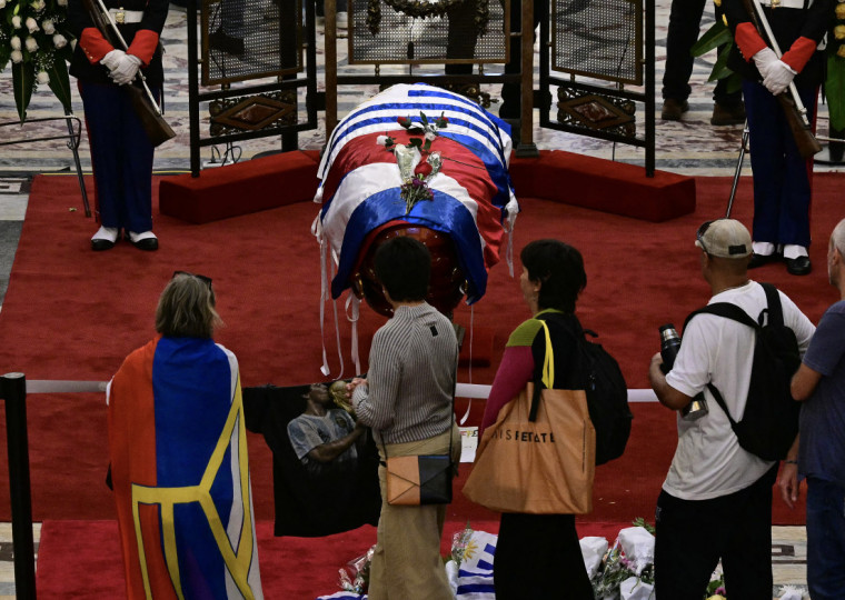 O velório teria sido estendido por mais duas horas para a chegada do brasileiro