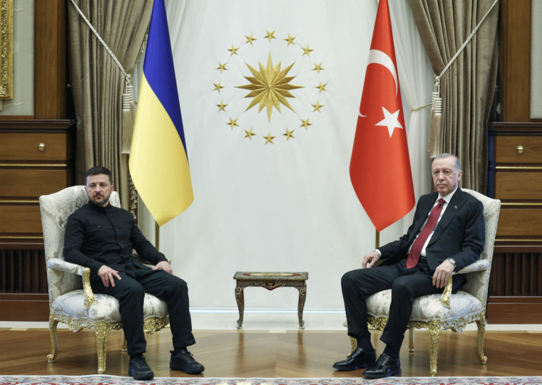 Zelensky se encontrou com Erdogan para negociar ida a reuniões em Istambul