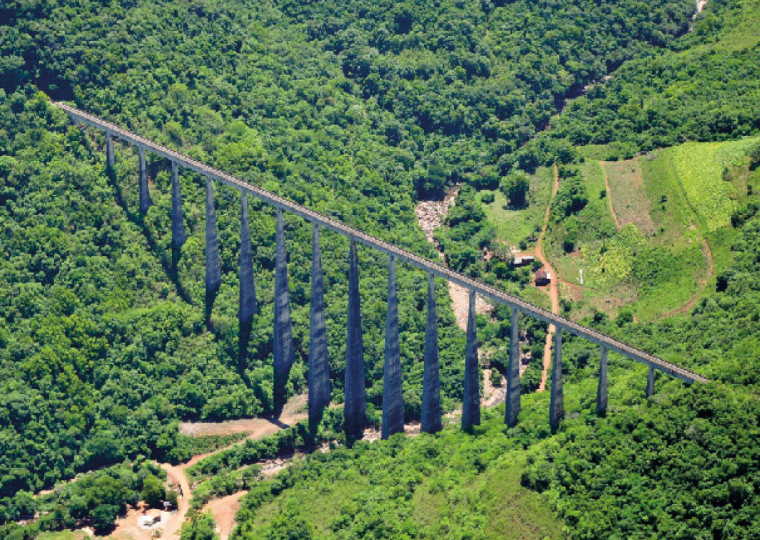 Parada desde a enchente de 2024 por conta de danos, estrada de ferro é administrada pela Rumo Logística